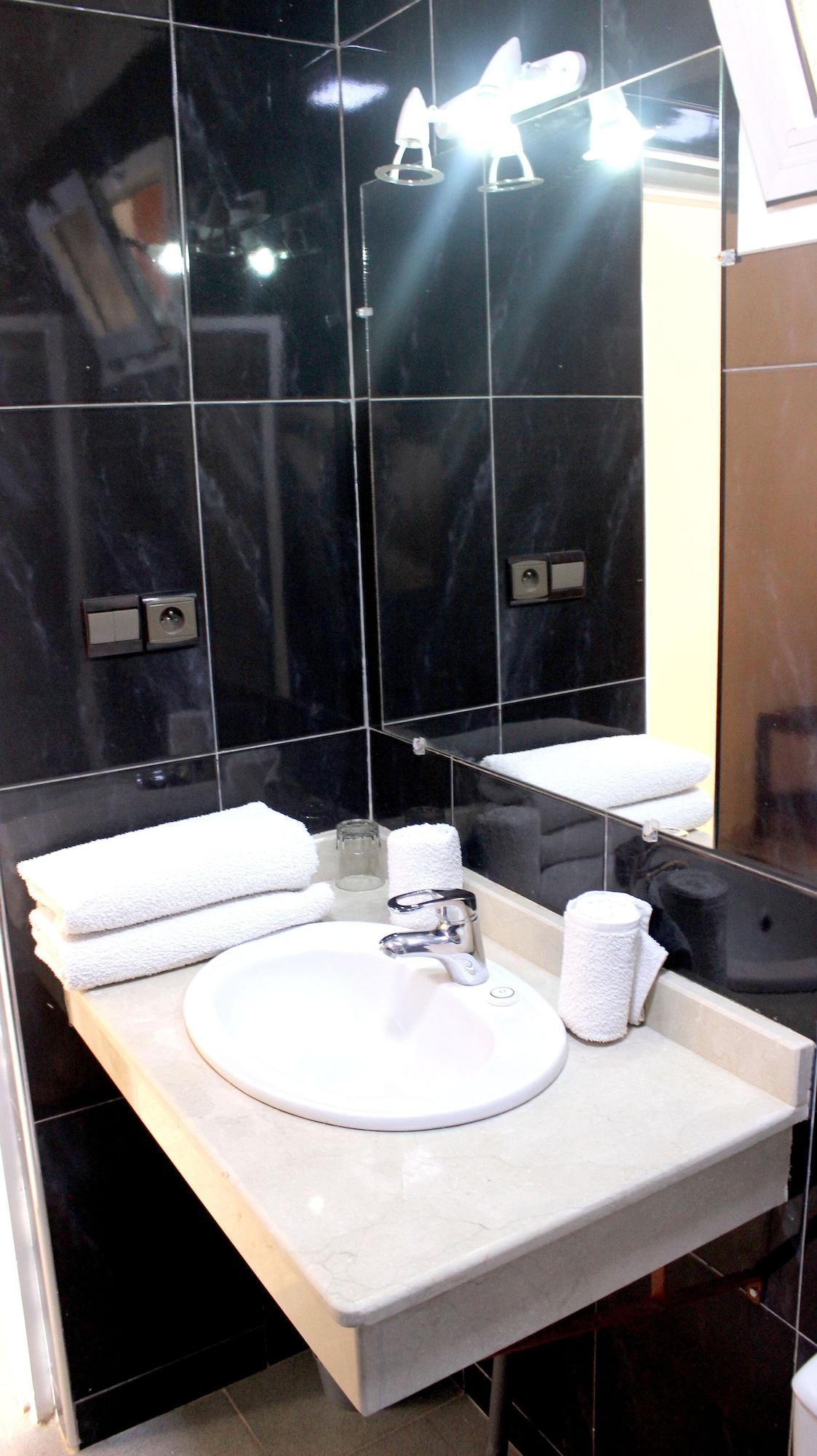 Hotel Al Bassatine 贝尼迈拉勒 外观 照片